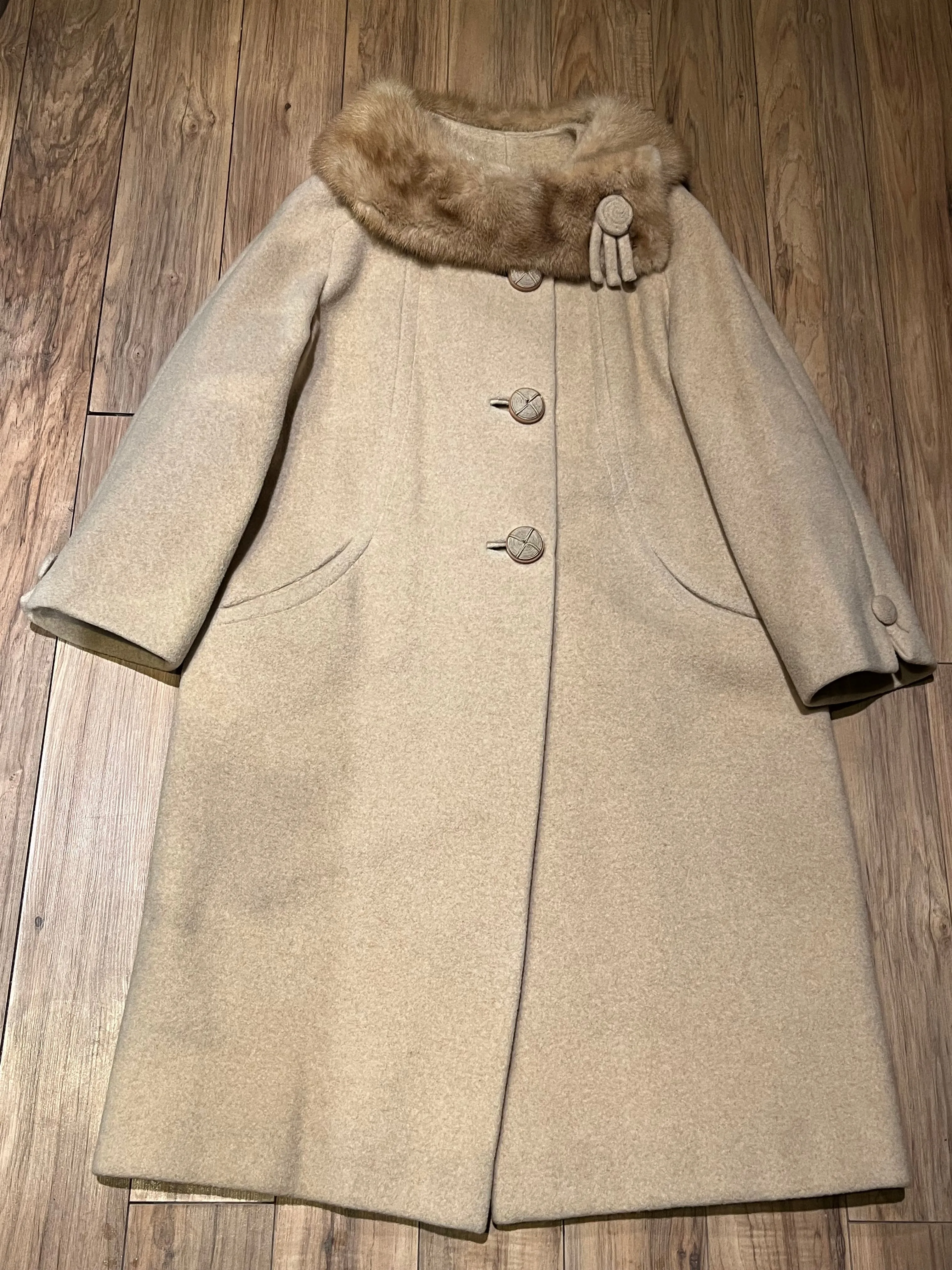 Vintage 50’s Primrose for Mills Bros Camel Hair Coat with Blonde Fur Collar, Made in Canada, Chest 44”