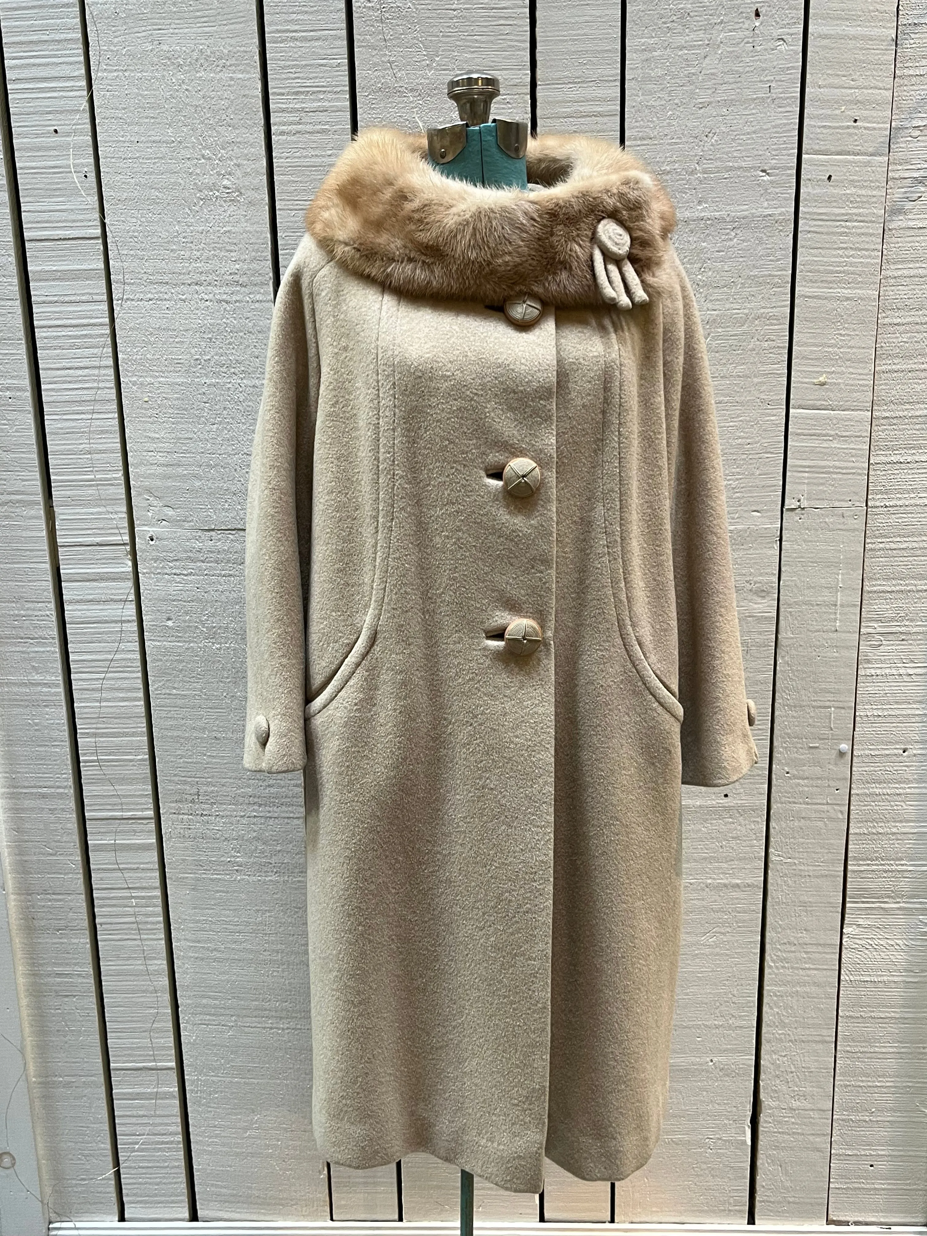 Vintage 50’s Primrose for Mills Bros Camel Hair Coat with Blonde Fur Collar, Made in Canada, Chest 44”